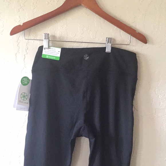 ✨Gaiam Om-Dri Capri  Pants NWT✨ - Picture 7 of 9